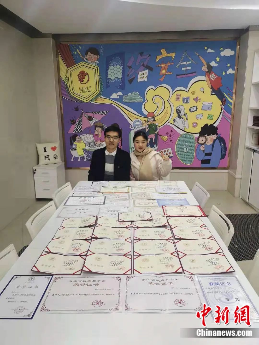 学霸情侣2.jpg