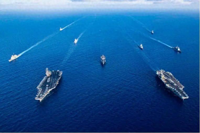 美军公布两艘航母在地中海东部举行演习的画面